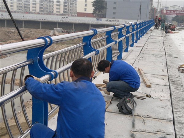 西双版纳不锈钢桥梁护栏除锈维护的重要性及其方法